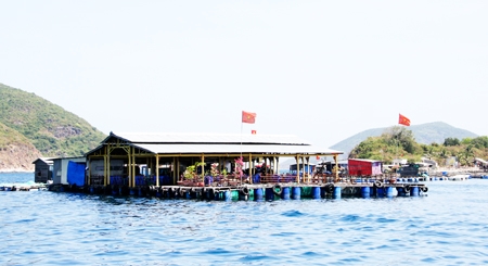 Bè nổi du lịch bị cấm hoạt động ở Khánh Hòa
